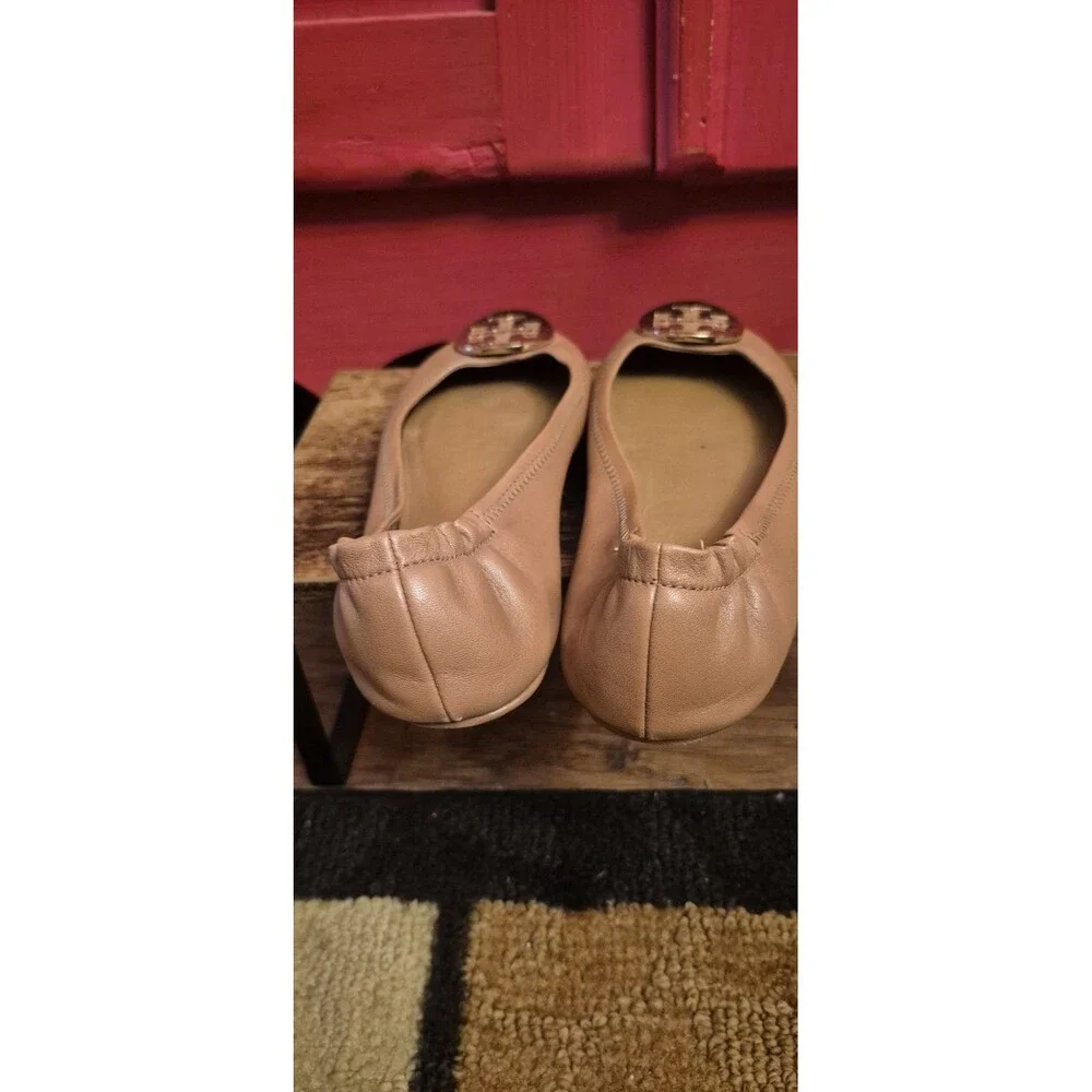 Tory Burch Size 8.5 (READ) 32880 Royal Tan Minnie Travel Flat with Metal Logo
